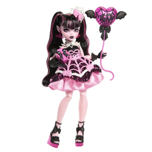 Monster High Scary Sweet Birthday Draculaura i gruppen LEKSAKER / Figurer och lekset / Monster High hos Spelexperten (218-2560)