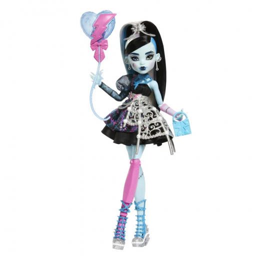 Monster High Scary Sweet Birthday Frankie i gruppen LEKSAKER / Figurer och lekset / Monster High hos Spelexperten (218-2561)