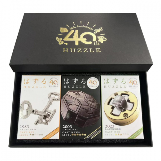 Huzzle 40-årsjubileumsbox i gruppen SÄLLSKAPSSPEL / Knep & knåp hos Spelexperten (5407005151501)