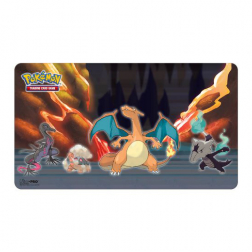 Pokémon TCG: Scorching Summit Playmat i gruppen SÄLLSKAPSSPEL / Tillbehör / Övriga hos Spelexperten (ULT16127)