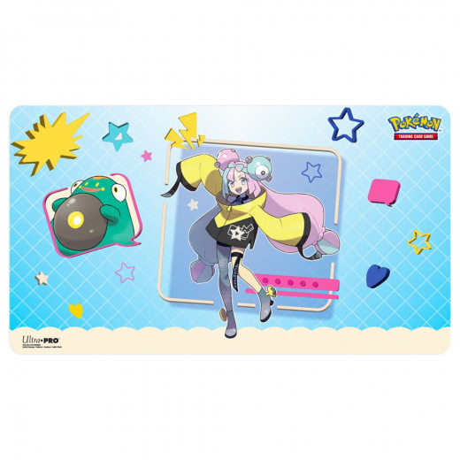 Pokémon TCG: Playmat - Iono and Bellibolt i gruppen SÄLLSKAPSSPEL / Tillbehör / Övriga hos Spelexperten (ULT16631)