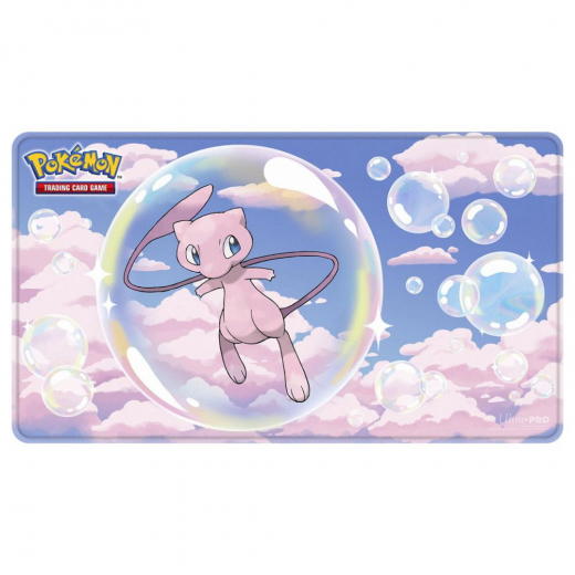Pokémon TCG: Mew Mythical Pokémon Foil Playmat i gruppen SÄLLSKAPSSPEL / Pokémon hos Spelexperten (ULT16842)