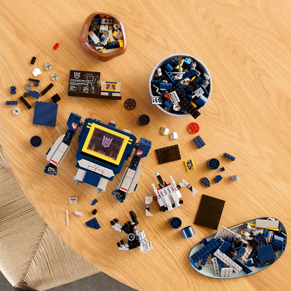 LEGO Icons - Transformers Soundwave