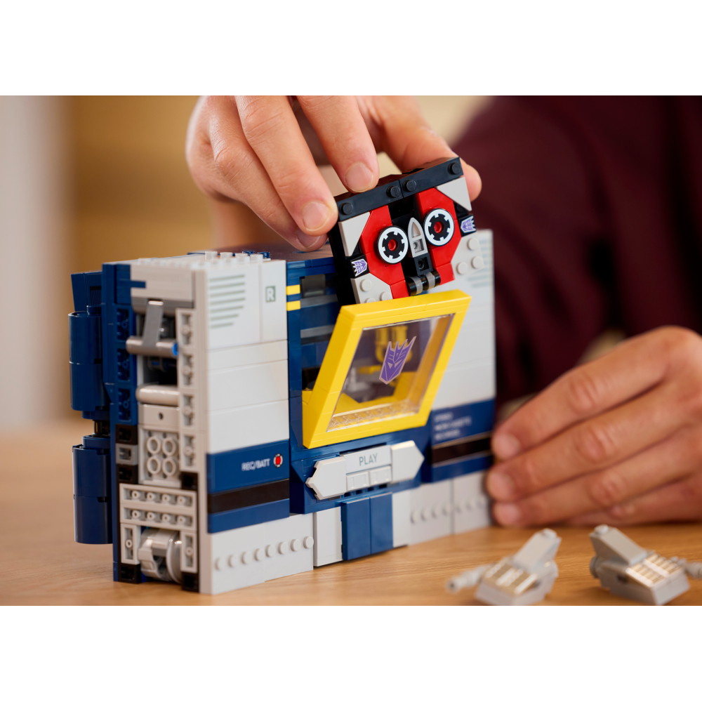 LEGO Icons - Transformers Soundwave