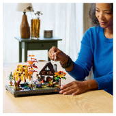 LEGO Icons - Höstig Stuga Och Trädgård LEGO Icons - Höstig Stuga Och Trädgård