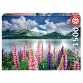 Educa Pussel: Lupins On The Shores of Lake Sils, Switzerland 1500 Bitar