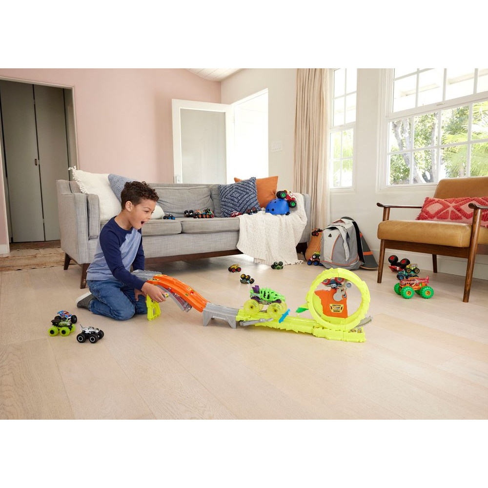 Hot Wheels Charge & Chase Challenge