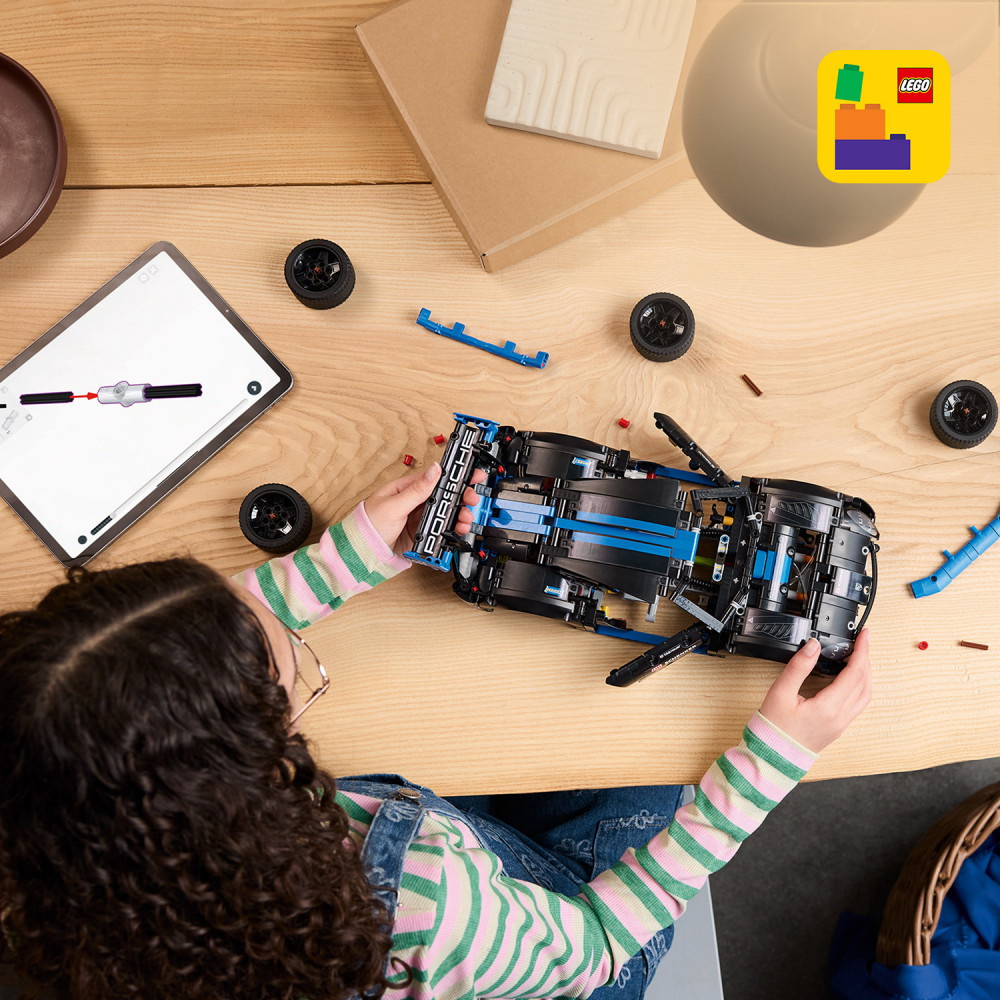 LEGO Technic - Porsche GT4 e-Performance