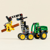 LEGO Technic - John Deere 1470H skogsmaskin LEGO Technic - John Deere 1470H skogsmaskin