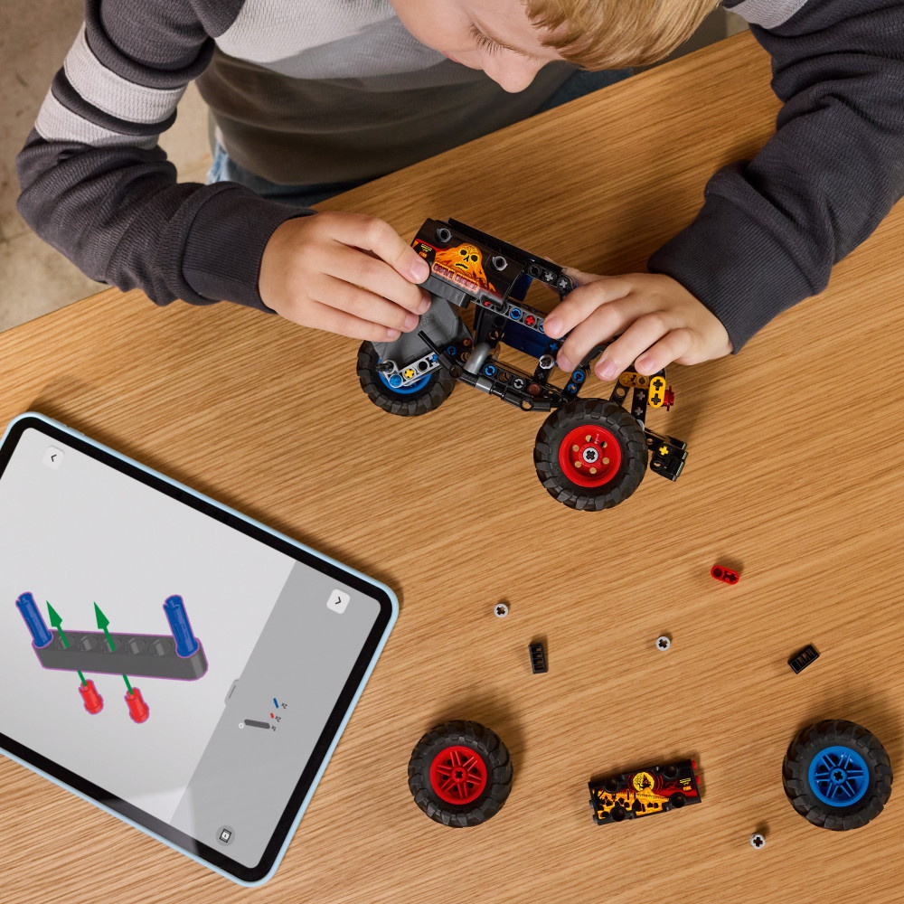 LEGO Technic - Monster Jam Grave Digger Eld Och Is