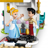 LEGO Disney - Askungens slott och häst med vagn LEGO Disney - Askungens slott och häst med vagn