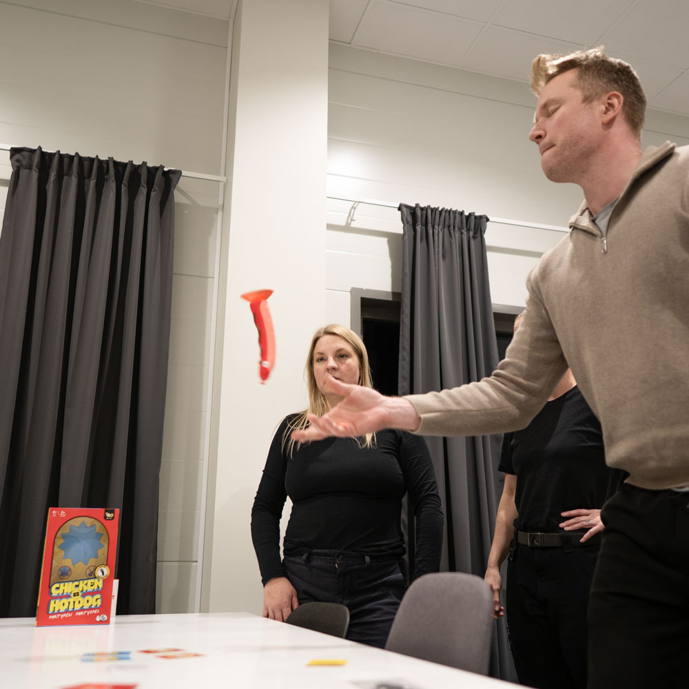 Chicken Vs Hotdog (Swe)