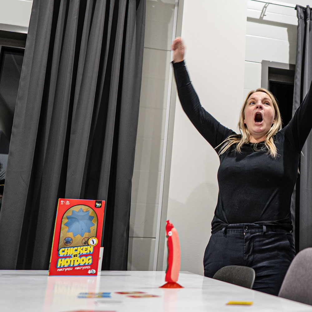 Chicken Vs Hotdog (Swe)