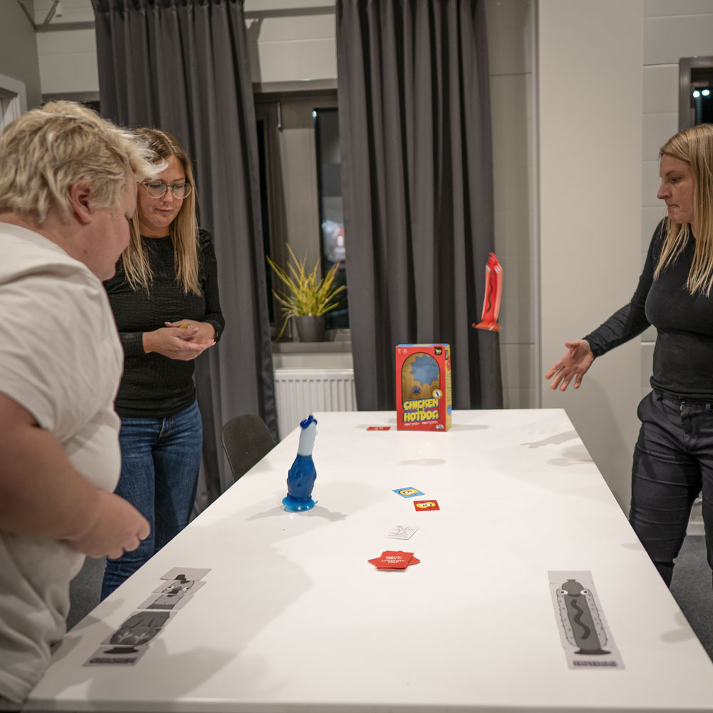 Chicken Vs Hotdog (Swe)