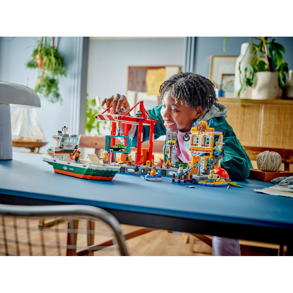 LEGO City - Kusthamn med lastfartyg