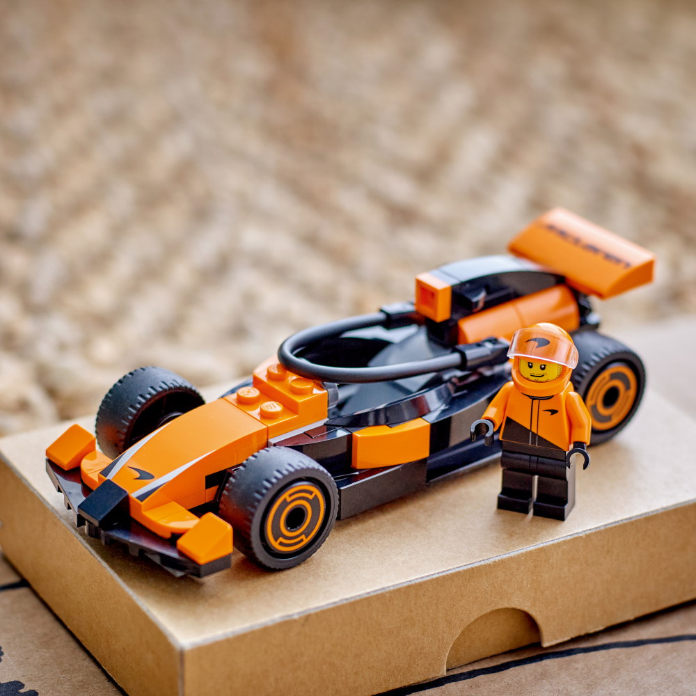 LEGO City - F1 förare med McLaren racerbil