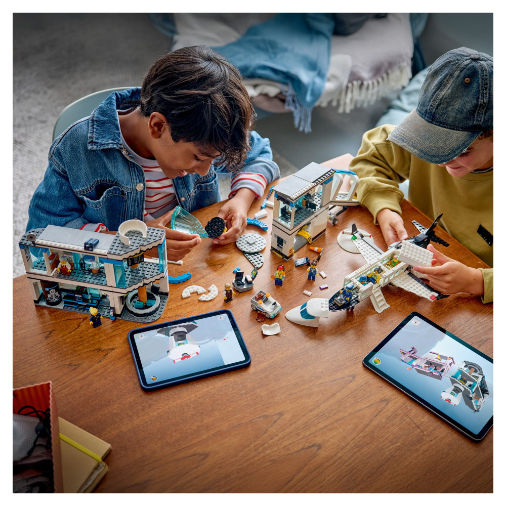 LEGO City - Flygplats Med Flygplan