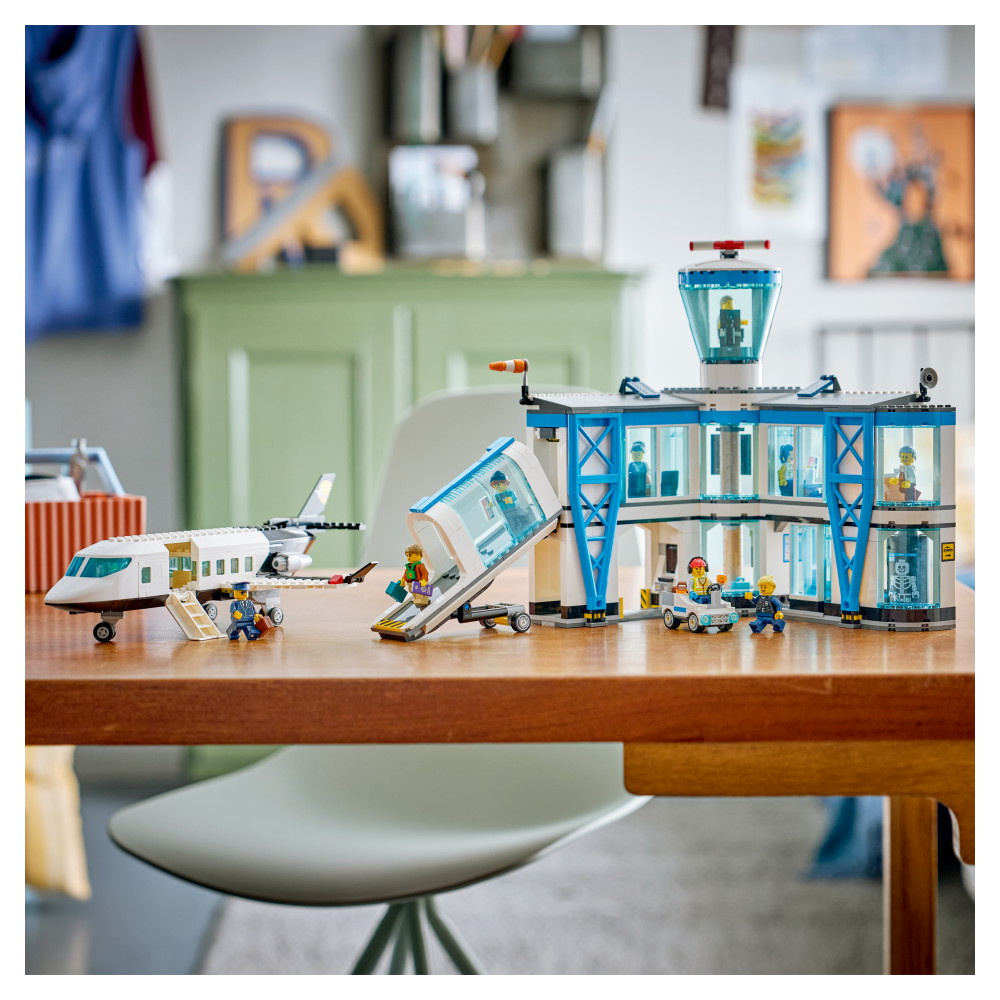 LEGO City - Flygplats Med Flygplan