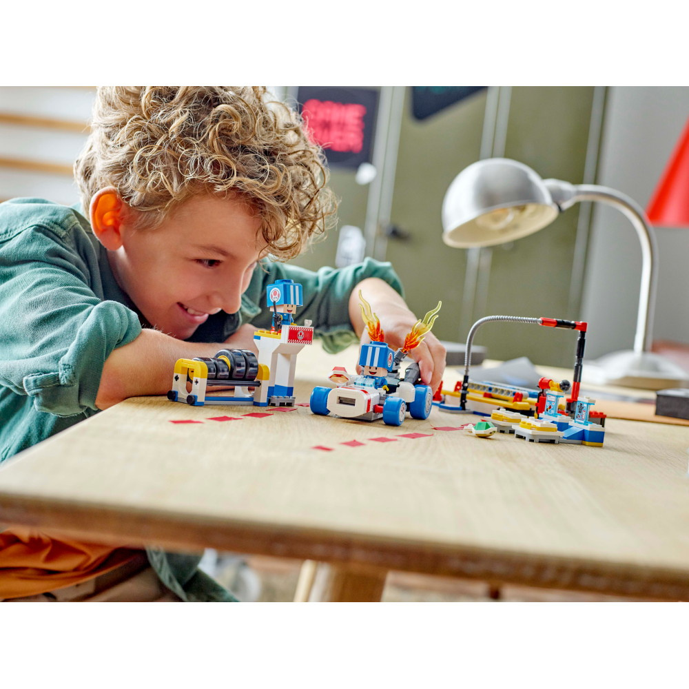 LEGO Super Mario - Mario Kart Toads Garage