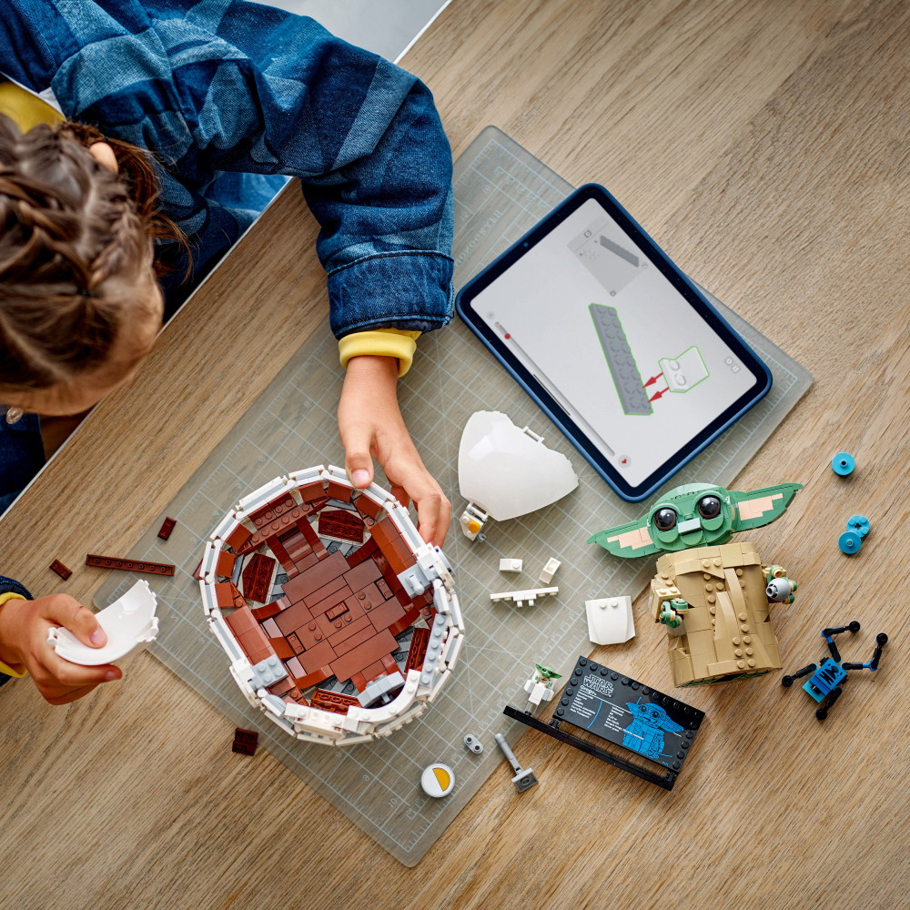 LEGO Star Wars - Grogu with Hover Pram