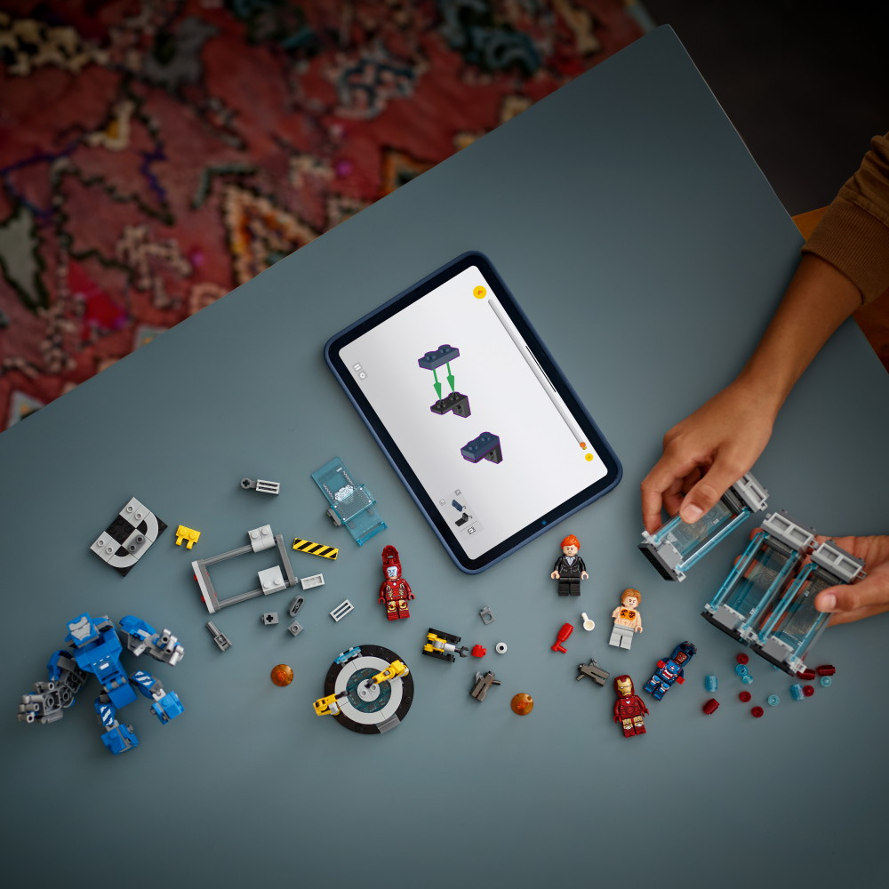 LEGO Marvel - Iron Mans labb: rustningarnas sal