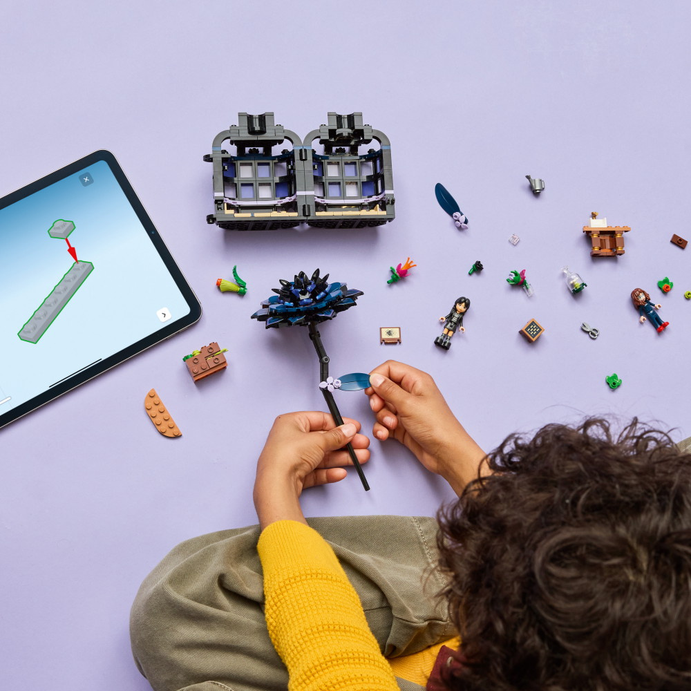 LEGO Wednesday - Svart dahlia