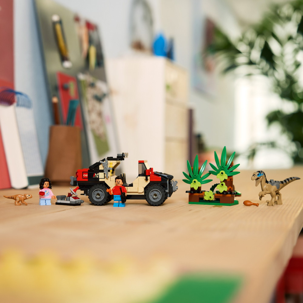 LEGO Jurassic World - Terrängflykt med raptor