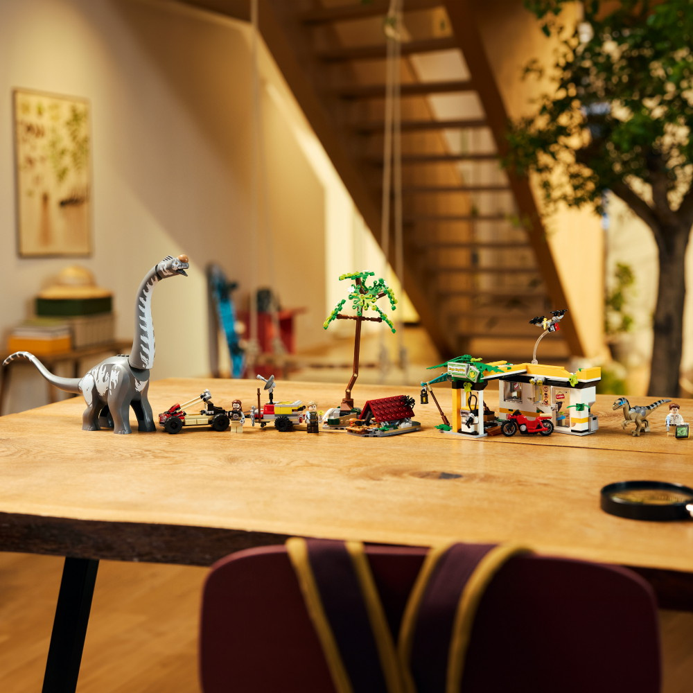 LEGO Jurassic World - Spårningsuppdrag med raptor och titanosaurus