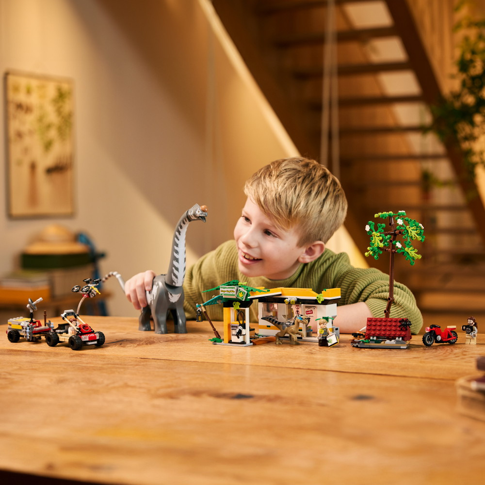 LEGO Jurassic World - Spårningsuppdrag med raptor och titanosaurus