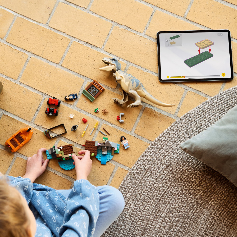 LEGO Jurassic World - Flodflykt med T. rex