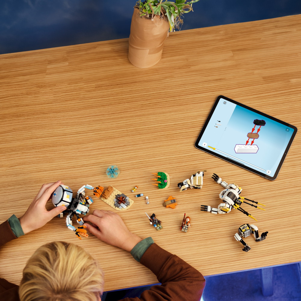 LEGO Horizon - Aloy och Varl mot Sköldkryp och Sågtand