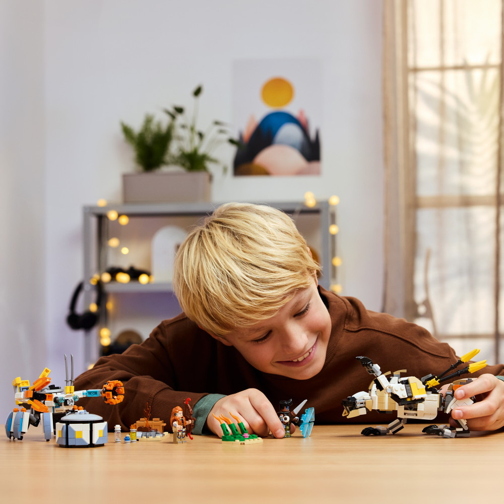 LEGO Horizon - Aloy och Varl mot Sköldkryp och Sågtand