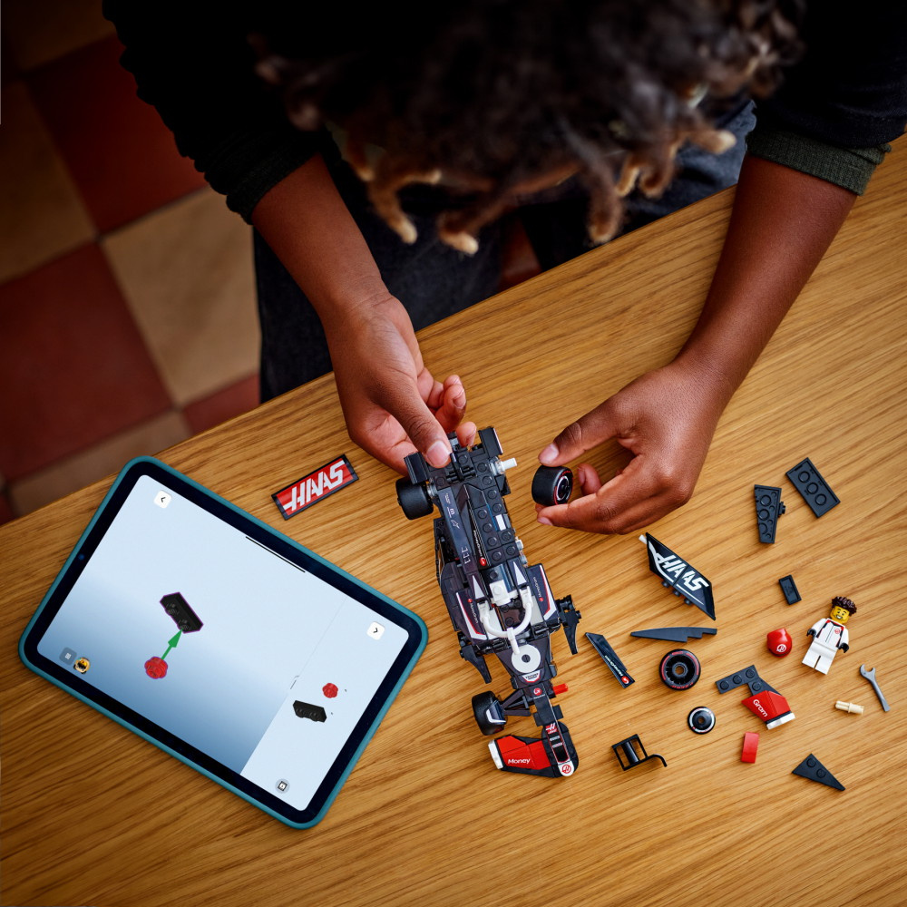 LEGO Speed Champions - MoneyGram Haas F1 Team VF-24 racerbil