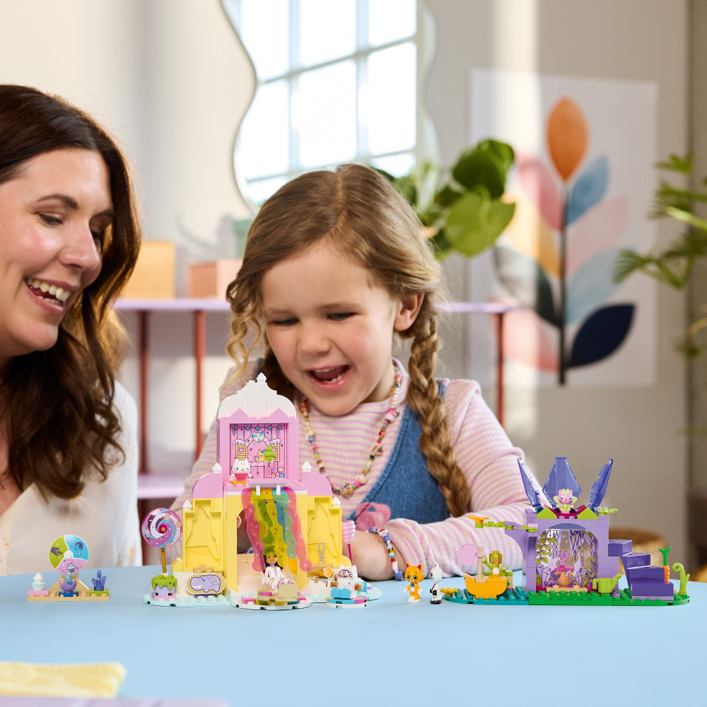 LEGO Gabby's Dollhouse - Karamellberget & katträdgården