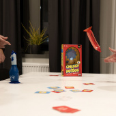 SKADAT Chicken Vs Hotdog (Swe) SKADAT Chicken Vs Hotdog (Swe)