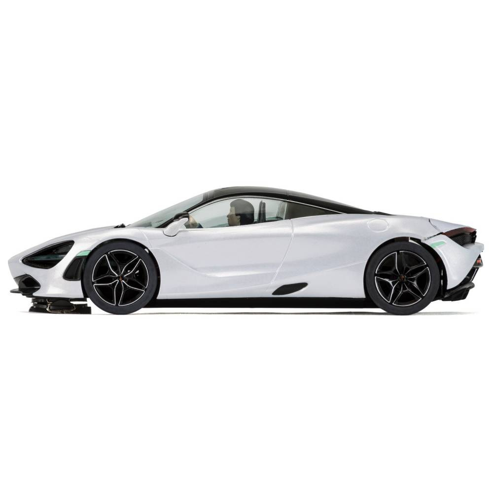 Scalextric 1:32 - McLaren 720S - Glacier White