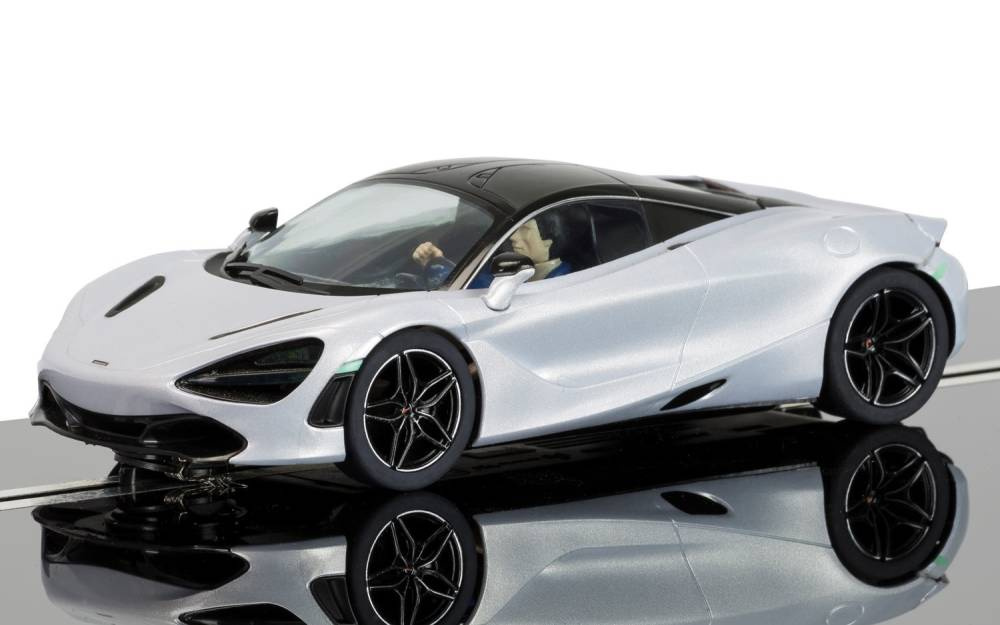 Scalextric 1:32 - McLaren 720S - Glacier White